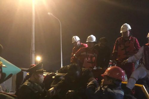 Kịp thời ứng cứu 2 thuyền viên bị nạn trên tàu bị cháy