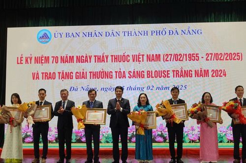 Các tỉnh miền Trung tri ân đội ngũ y, bác sĩ nhân 70 năm ngày thầy thuốc Việt Nam