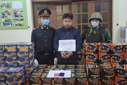 Bí mật bên trong xe đầu kéo từ Lào nhập cảnh về Việt Nam