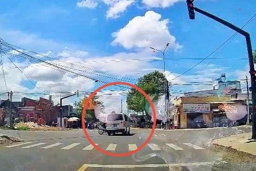 Điều tra vụ xe cứu thương vượt đèn đỏ gây tai nạn ở Lâm Đồng