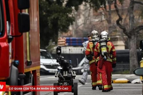 Pháp bắt giữ hai người sau vụ ném bom xăng vào lãnh sự quán Nga