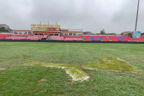 V-League còn 1 sân xấu, tạm thời bị 'treo' để khắc phục