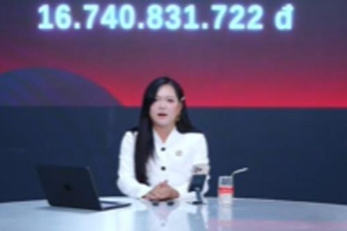 Phạm Thoại livestream chia sẻ sao kê hơn 16 tỷ đồng tiền từ thiện