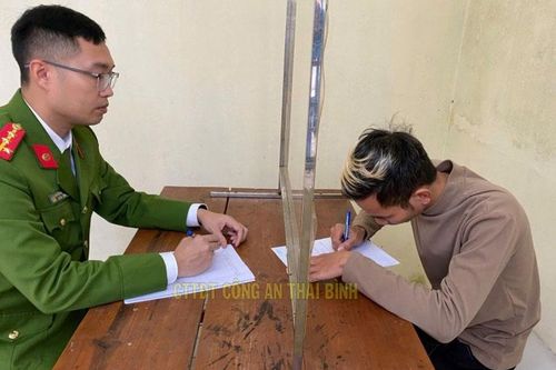Mâu thuẫn trên mạng xã hội, 6 đối tượng đánh người, cướp tài sản