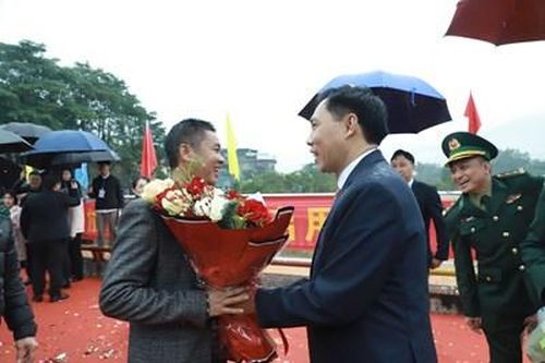Chính thức thông quan xuất nhập cảnh cho cư dân và du khách qua cặp cửa khẩu Hoành Mô – Động Trung
