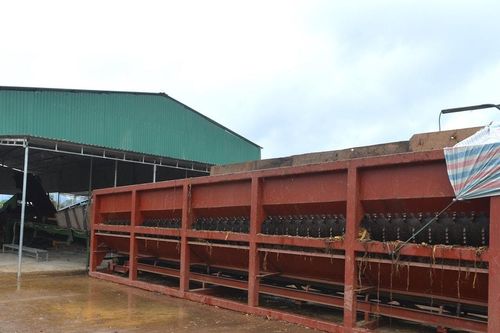 Huyện Con Cuông đình chỉ 1 cơ sở băm dăm gỗ trái phép