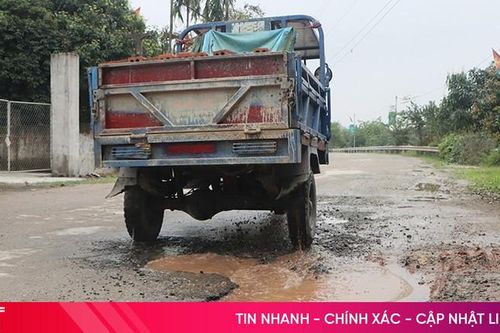 Chằng chịt ổ voi, ổ gà trên trục đường liên xã Duệ Thành