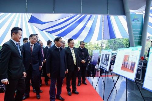 Nhìn lại hành trình 30 năm Việt Nam dưới 'mái nhà' ASEAN