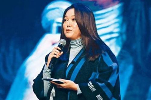 Hoa hậu đấu giá vương miện hơn 4 tỷ và cái kết 'điếng người'