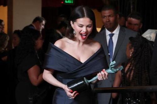 Selena Gomez về dáng nuột nà, lên đồ tối giản vẫn 'rực sáng' thảm đỏ