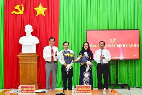 Công bố quyết định về công tác cán bộ tại Đảng bộ TX. Tịnh Biên
