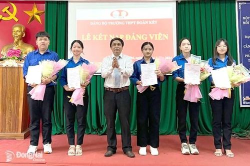 Huyện Tân Phú: Quan tâm phát triển đảng viên là học sinh