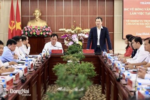 Bí thư Tỉnh ủy Vũ Hồng Văn làm việc với Ban Thường vụ Thành ủy Long Khánh về chuẩn bị đại hội Đảng các cấp và thực hiện nhiệm vụ năm 2025