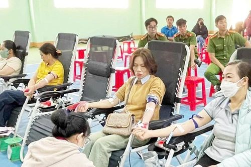 Lễ hội xuân hồng: Lan tỏa hành động hiến máu cứu người