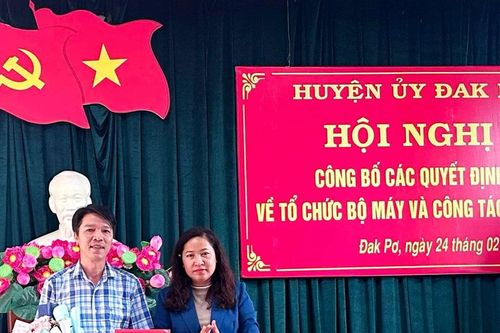 Đak Pơ công bố các quyết định về tổ chức bộ máy và công tác cán bộ