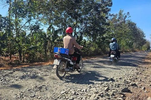 Mang Yang: Đường liên xã xuống cấp nghiêm trọng