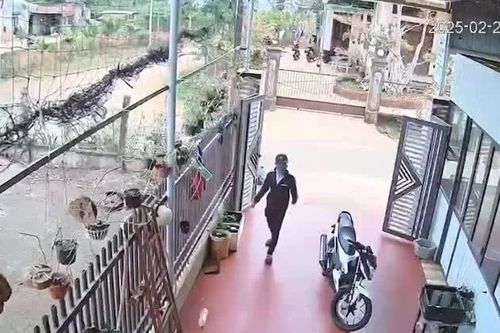 Quên rút chìa khóa, chiếc xe máy 'bốc hơi' sau 20 giây