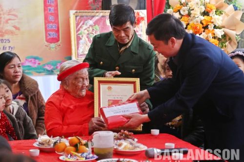 Lãnh đạo HĐND tỉnh thăm, chúc thọ người cao tuổi tròn 100 tuổi tại huyện Tràng Định và thành phố Lạng Sơn
