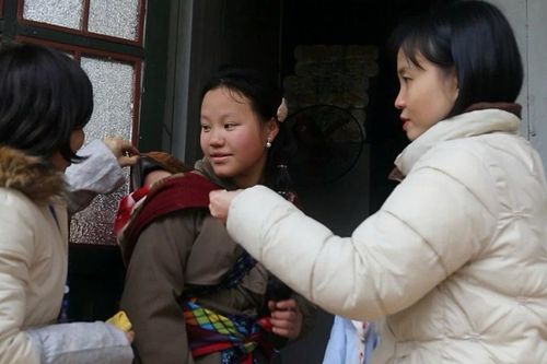 'Kéo' học sinh tảo hôn trở lại trường học