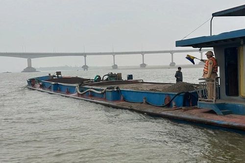 Tăng cường tuần tra, hướng dẫn phân luồng giao thông tại vị trí có đá ngầm