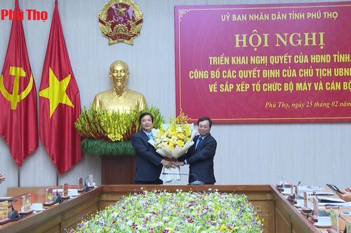 Công bố các quyết định của Chủ tịch UBND tỉnh về sắp xếp tổ chức bộ máy và cán bộ