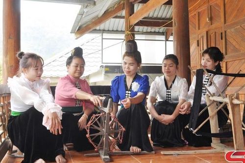 Gìn giữ, bảo tồn và phát huy bản sắc văn hóa dân tộc