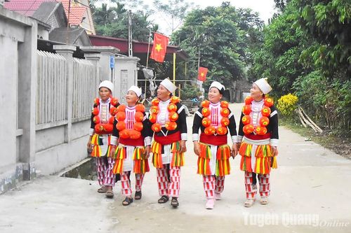 Phát huy vai trò đảng viên nữ
