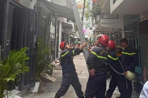 TPHCM: Cảnh sát trấn an, giải cứu thành công cô gái có ý định tự tử