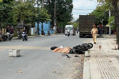 Nam sinh viên năm nhất bị xe container cán tử vong thương tâm