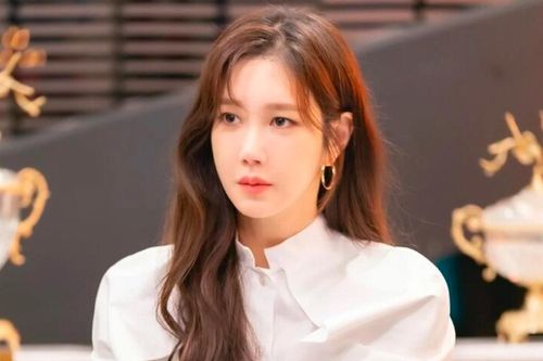 Sao Hàn 25/2: Lee Ji Ah lao đao, Jang Geun Suk say xỉn gọi điện cho người yêu cũ