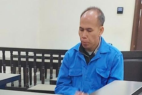 Bực tức vì bị đòi nợ, dùng dao đâm người họ hàng trong đám cưới