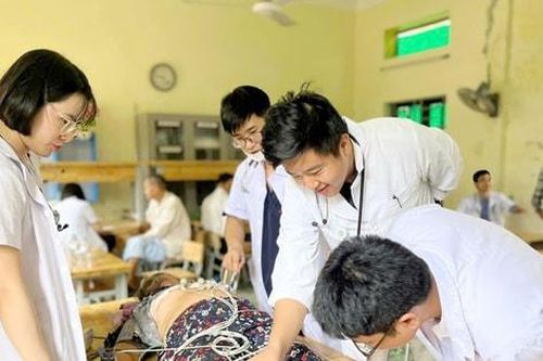 Kỷ niệm 70 năm Ngày Thầy thuốc Việt Nam (27/2/1955 - 27/2/2025): Bác sĩ trẻ giỏi chuyên môn, thạo số hóa