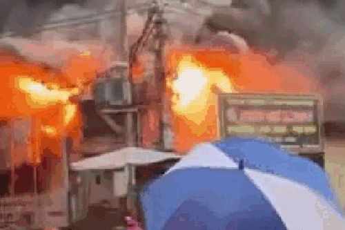 Cháy lớn tại chợ Trung Môn ở Tuyên Quang, hàng trăm người tham gia dập lửa