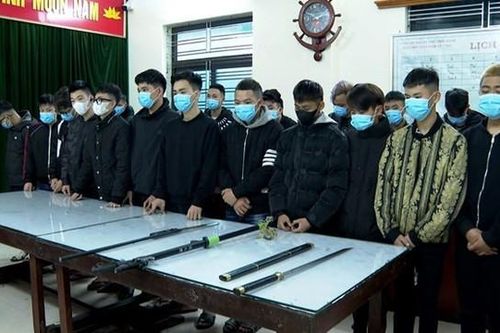 Mang theo hung khí hỗn chiến trong đêm, hơn 50 thanh thiếu niên bị triệu tập
