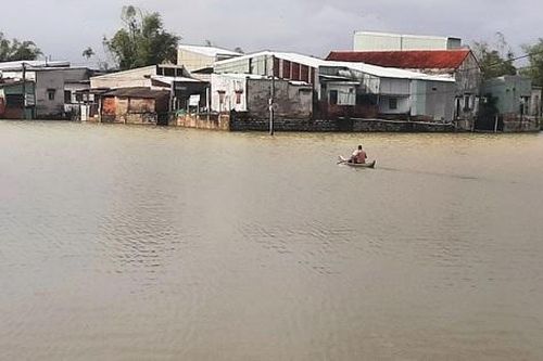 Tin tối 25/2: Điều tra vụ nam thanh niên rơi lầu tử vong trong sân trường đại học; Mưa lớn bất thường, 'rốn lũ' Bình Định chìm trong biển nước