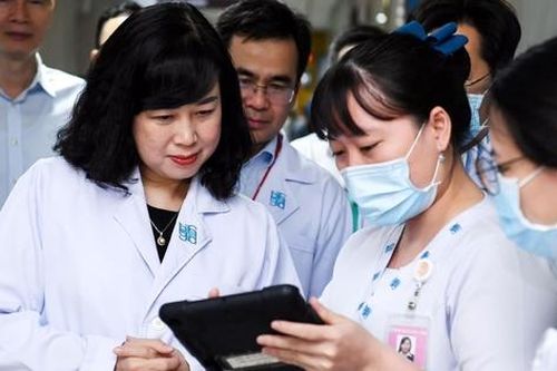 Bộ trưởng Đào Hồng Lan: 'Mỗi cán bộ y tế luôn nỗ lực rèn luyện chuyên môn, đạo đức nghề nghiệp để phụng sự Tổ quốc, Nhân dân'