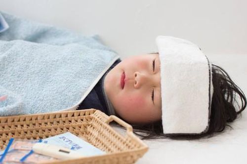 Trẻ nhỏ bị sốt dùng thuốc gì?