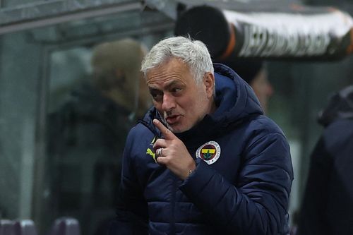 Mourinho kiện ngược đối thủ