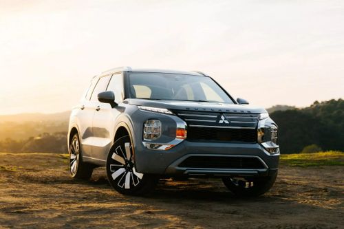Mitsubishi Outlander 2025 tăng giá