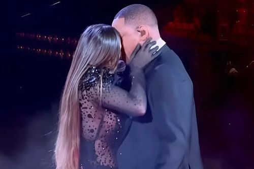 Will Smith bị 'ném đá'