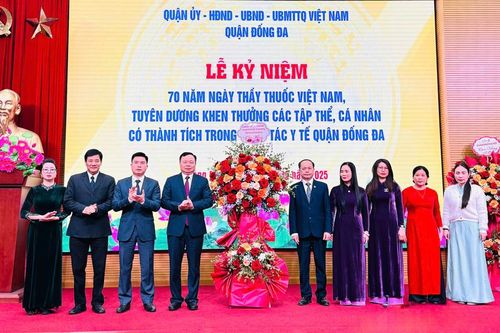 Quận Đống Đa khen thưởng 120 tập thể, cá nhân tiên tiến ngành y tế
