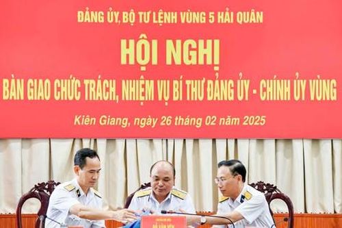 Chính ủy Vùng 5 Hải quân làm Chính ủy Học viện Hải quân