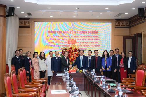 Trưởng Ban Tuyên giáo và Dân vận Trung ương thăm, chúc mừng Trường Đại học Y Hà Nội
