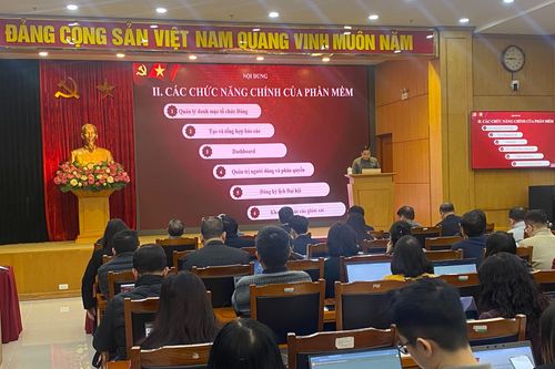 Tập huấn sử dụng phần mềm theo dõi tiến trình đại hội đảng bộ các cấp