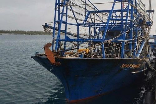 Khắc phục thành công sự cố tàu cá ngư dân trên biển