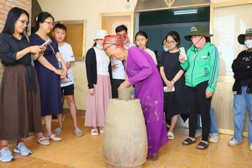 Ninh Thuận hoàn thiện đề án bảo tồn di sản 'Nghệ thuật làm gốm của người Chăm'
