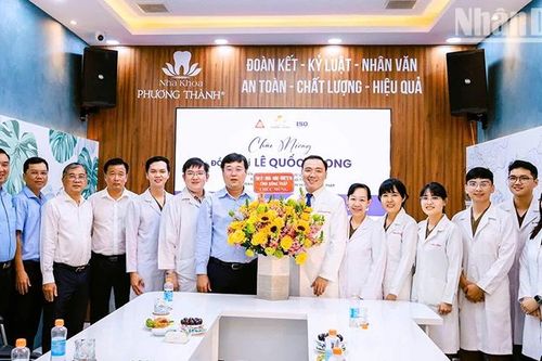 Bí thư Tỉnh ủy Đồng Tháp thăm, chúc mừng đơn vị, cá nhân ngành y tế