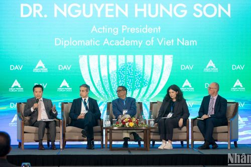Thúc đẩy vai trò trung tâm của ASEAN trong trật tự thế giới đa cực