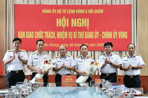 Bàn giao chức trách, nhiệm vụ Bí thư Đảng ủy, Chính ủy Vùng 5 Hải quân