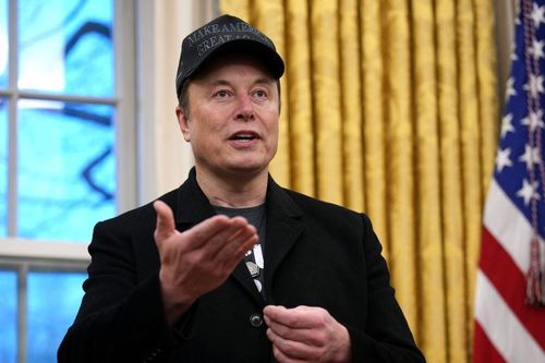 Người Canada ký đơn yêu cầu tước quốc tịch của tỉ phú Elon Musk